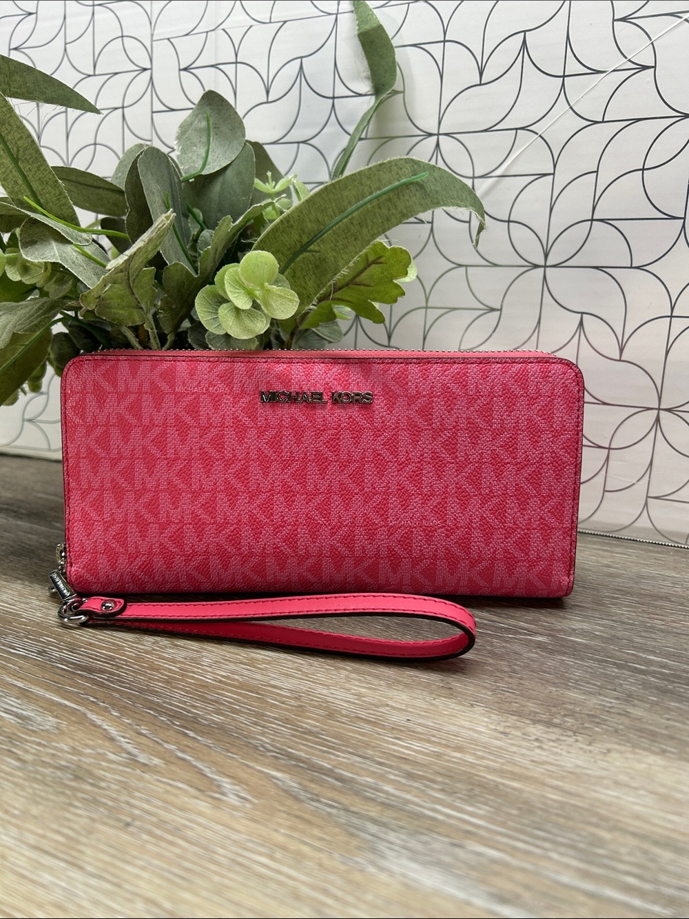 7239 Michael Kors Pink MK Signature Zip-Around Wristlet Wallet 437239